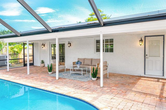 718 SW 27th Place, Boynton Beach, FL 33435