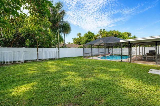 718 SW 27th Place, Boynton Beach, FL 33435