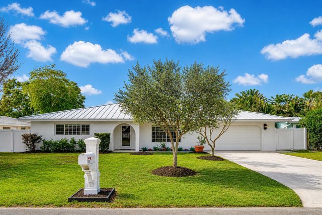 718 SW 27th Place, Boynton Beach, FL 33435