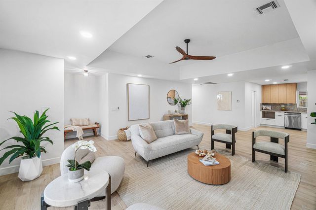 718 SW 27th Place, Boynton Beach, FL 33435