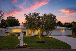 718 SW 27th Place, Boynton Beach, FL 33435