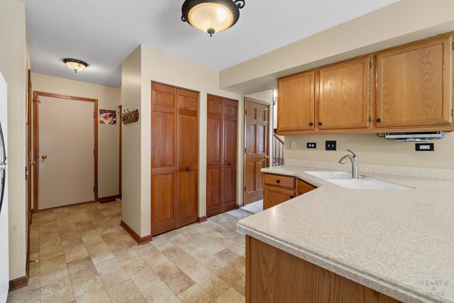 723 Silk Oak Lane, Crystal Lake, IL 60014