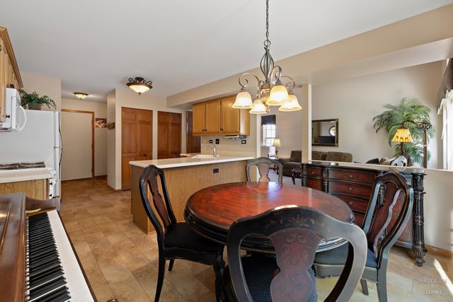 723 Silk Oak Lane, Crystal Lake, IL 60014
