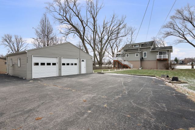 3640 N Shore Drive, Moline, IL 61265