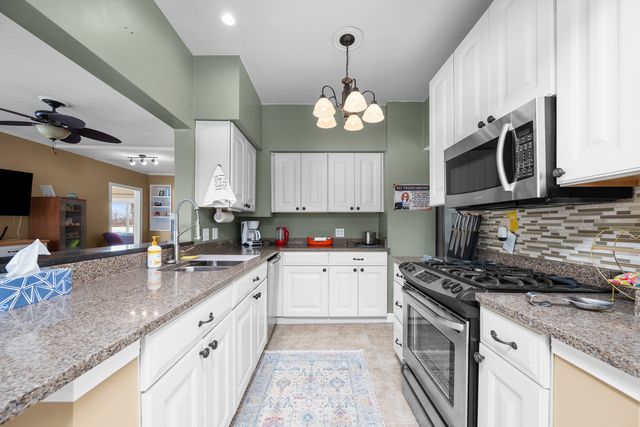 3640 N Shore Drive, Moline, IL 61265