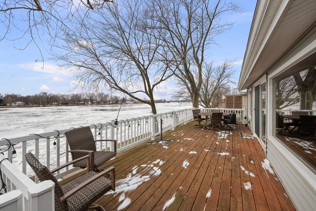 3640 N Shore Drive, Moline, IL 61265