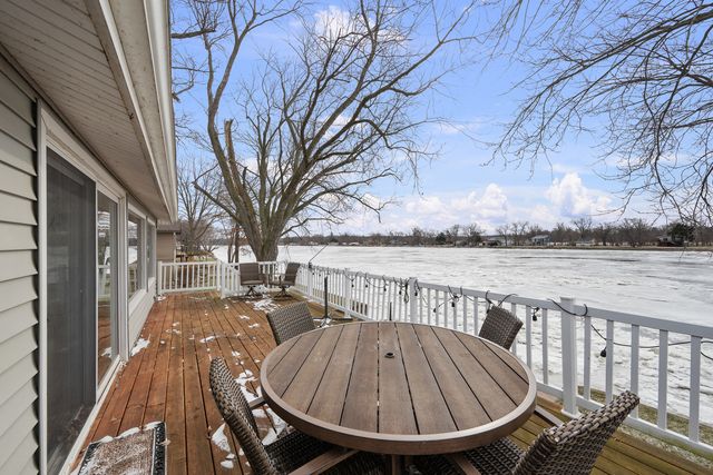 3640 N Shore Drive, Moline, IL 61265