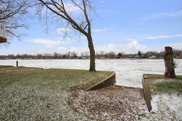 3640 N Shore Drive, Moline, IL 61265