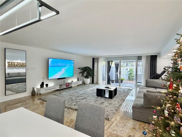 934 NE 27th Ave, Hallandale Beach, FL 33009