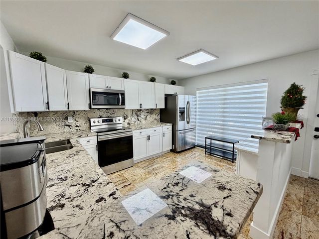 934 NE 27th Ave, Hallandale Beach, FL 33009