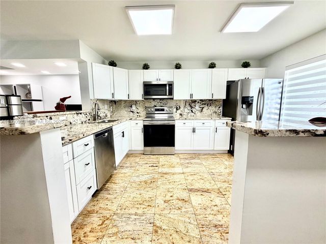 934 NE 27th Ave, Hallandale Beach, FL 33009