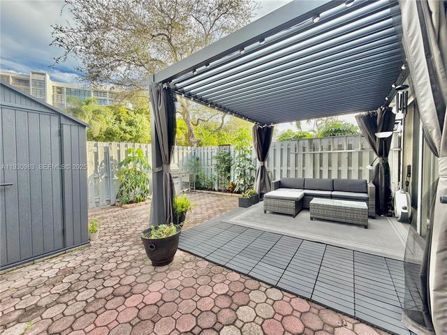 934 NE 27th Ave, Hallandale Beach, FL 33009