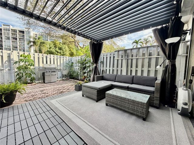 934 NE 27th Ave, Hallandale Beach, FL 33009