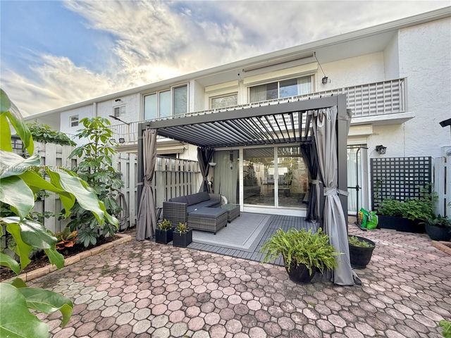 934 NE 27th Ave, Hallandale Beach, FL 33009