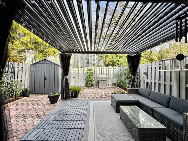 934 NE 27th Ave, Hallandale Beach, FL 33009