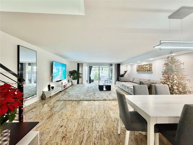 934 NE 27th Ave, Hallandale Beach, FL 33009