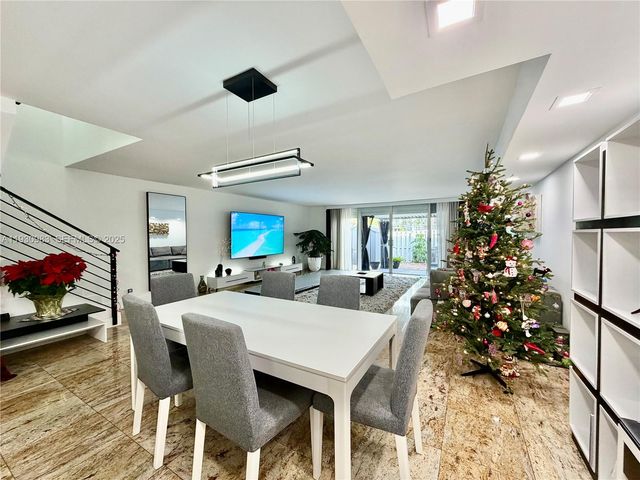 934 NE 27th Ave, Hallandale Beach, FL 33009