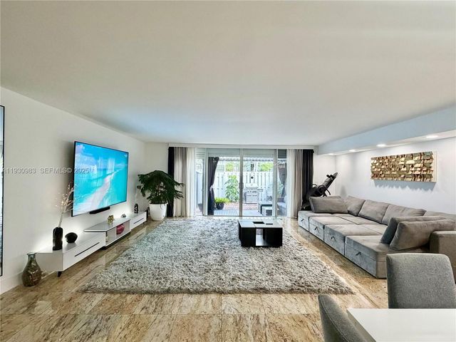 934 NE 27th Ave, Hallandale Beach, FL 33009