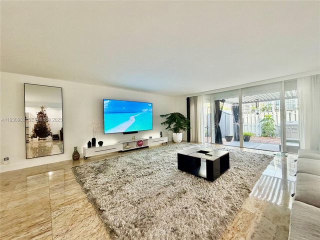 934 NE 27th Ave, Hallandale Beach, FL 33009