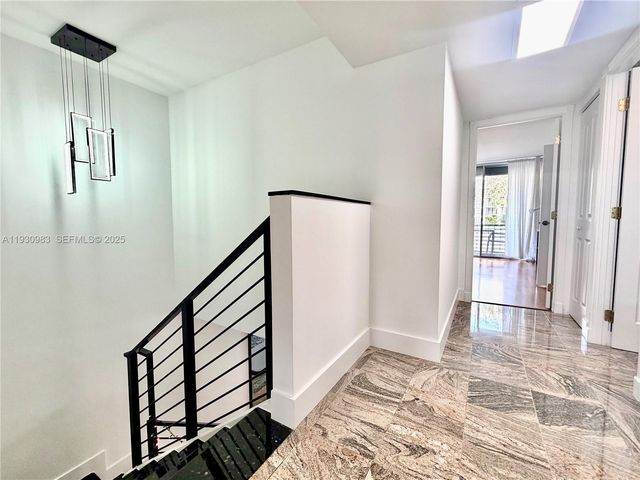 934 NE 27th Ave, Hallandale Beach, FL 33009