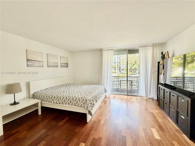 934 NE 27th Ave, Hallandale Beach, FL 33009