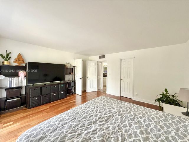 934 NE 27th Ave, Hallandale Beach, FL 33009