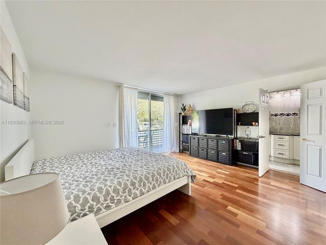 934 NE 27th Ave, Hallandale Beach, FL 33009