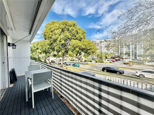 934 NE 27th Ave, Hallandale Beach, FL 33009