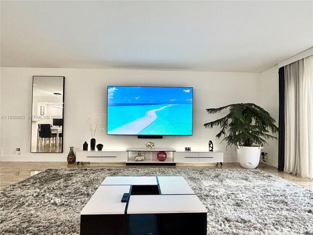 934 NE 27th Ave, Hallandale Beach, FL 33009