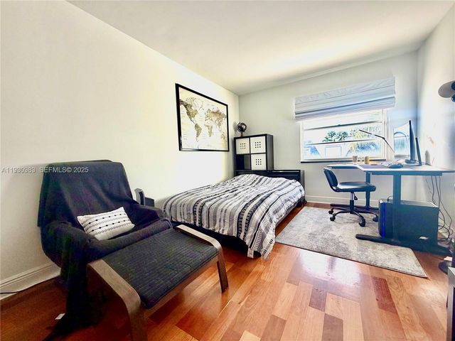 934 NE 27th Ave, Hallandale Beach, FL 33009