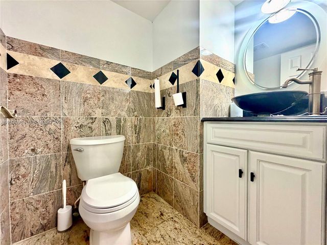 934 NE 27th Ave, Hallandale Beach, FL 33009