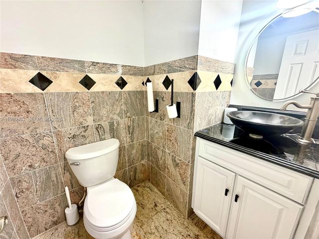 934 NE 27th Ave, Hallandale Beach, FL 33009