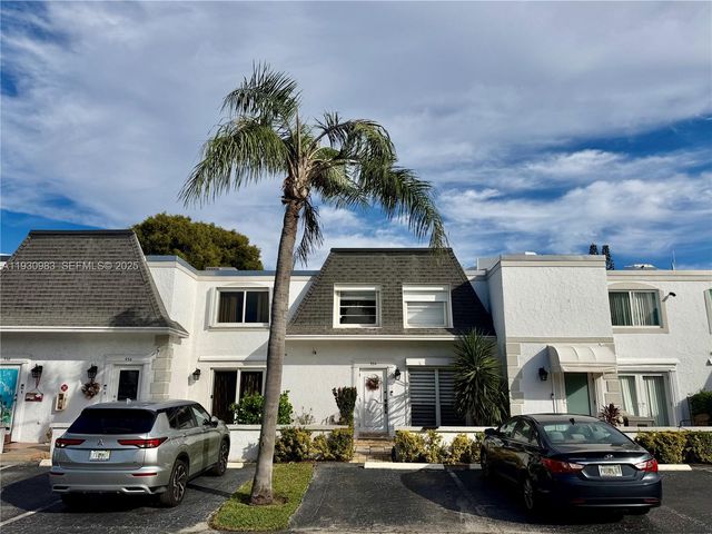 934 NE 27th Ave, Hallandale Beach, FL 33009