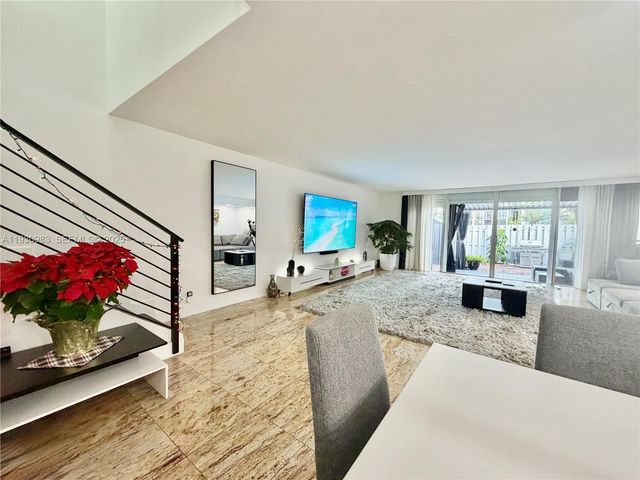 934 NE 27th Ave, Hallandale Beach, FL 33009