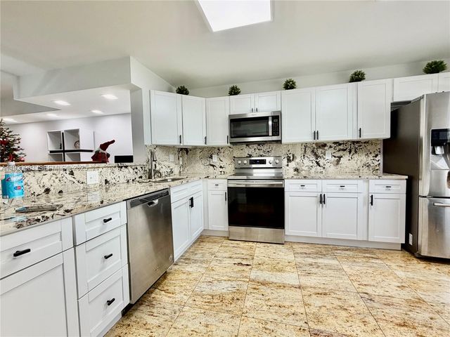 934 NE 27th Ave, Hallandale Beach, FL 33009