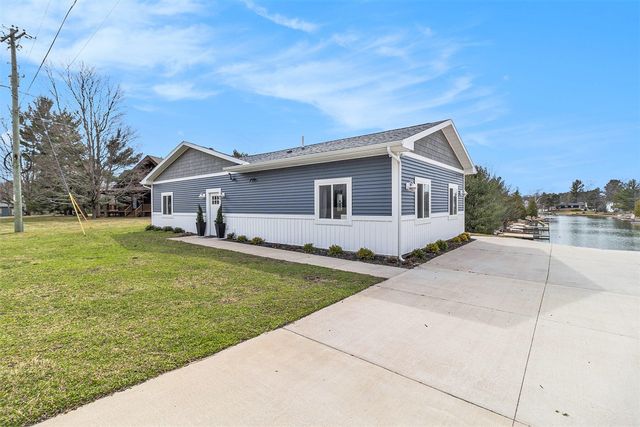 1641 N Arrowhead Drive, Mears, MI 49436