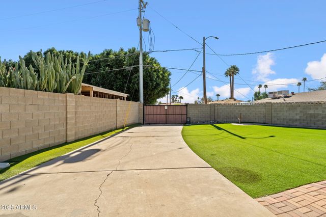 2055 W Edgemont Avenue, Phoenix, AZ 85009