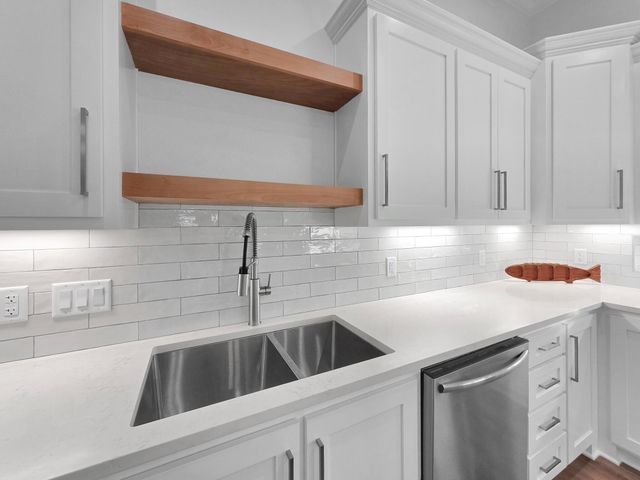 1221 Gulf Road, Crystal Beach, TX 77650