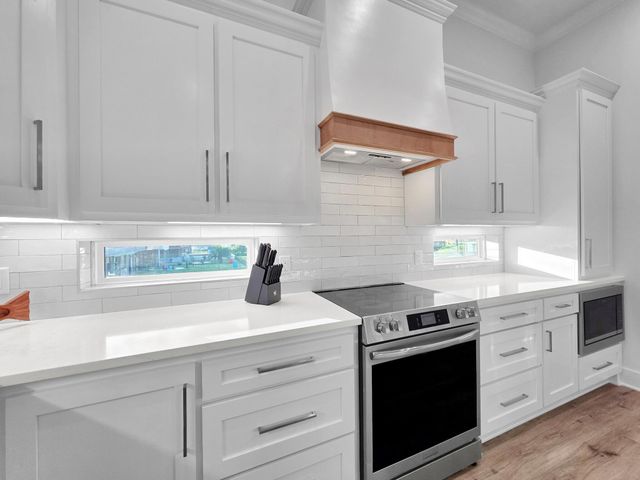 1221 Gulf Road, Crystal Beach, TX 77650