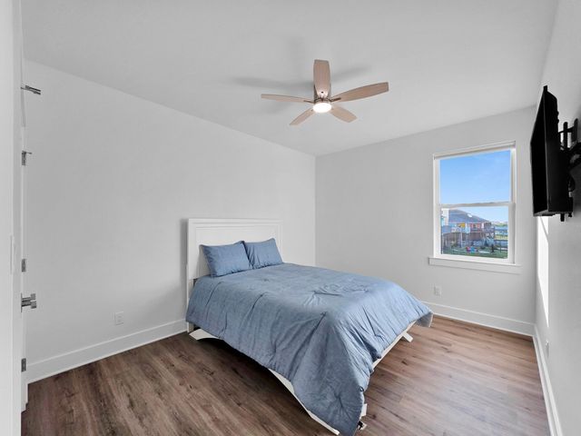 1221 Gulf Road, Crystal Beach, TX 77650