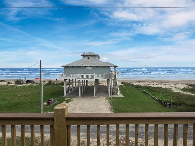1221 Gulf Road, Crystal Beach, TX 77650