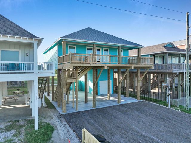1221 Gulf Road, Crystal Beach, TX 77650