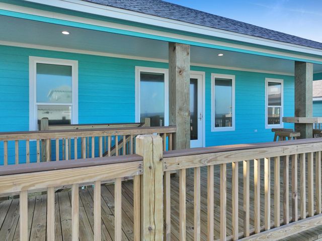 1221 Gulf Road, Crystal Beach, TX 77650