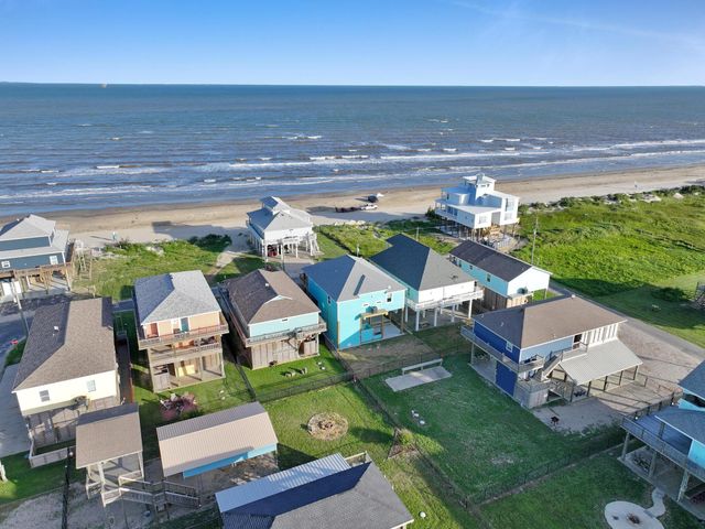 1221 Gulf Road, Crystal Beach, TX 77650
