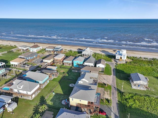 1221 Gulf Road, Crystal Beach, TX 77650