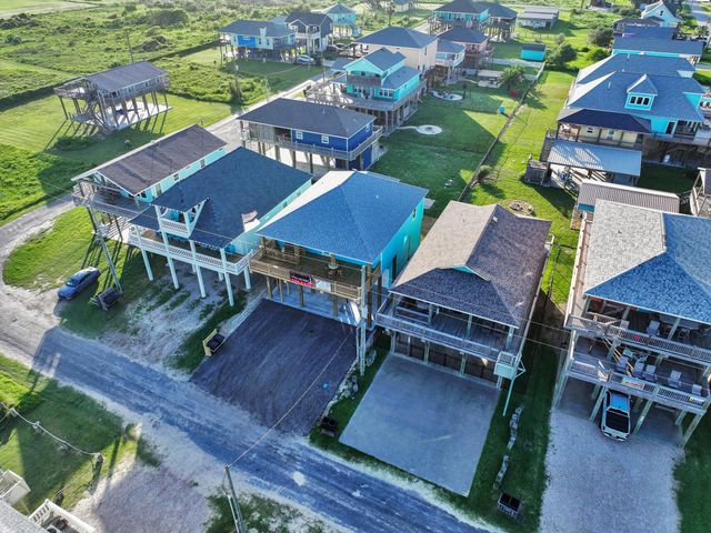 1221 Gulf Road, Crystal Beach, TX 77650