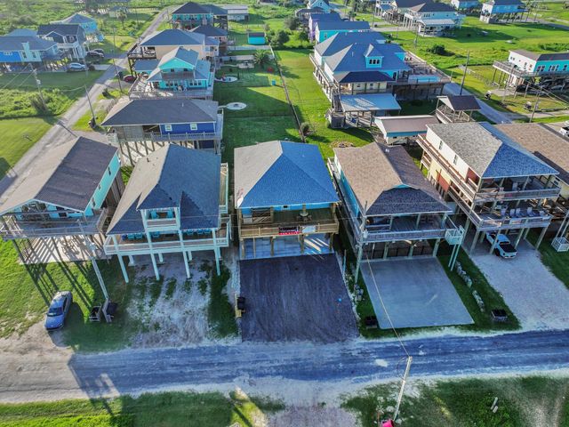 1221 Gulf Road, Crystal Beach, TX 77650
