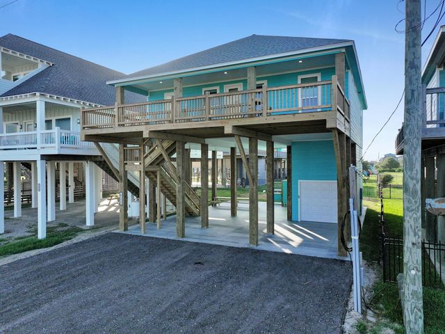 1221 Gulf Road, Crystal Beach, TX 77650