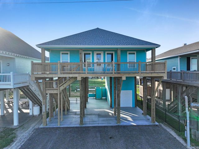 1221 Gulf Road, Crystal Beach, TX 77650