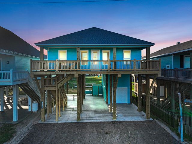 1221 Gulf Road, Crystal Beach, TX 77650